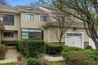 3 Villas Cir, Huntington Station, NY 11747-3050