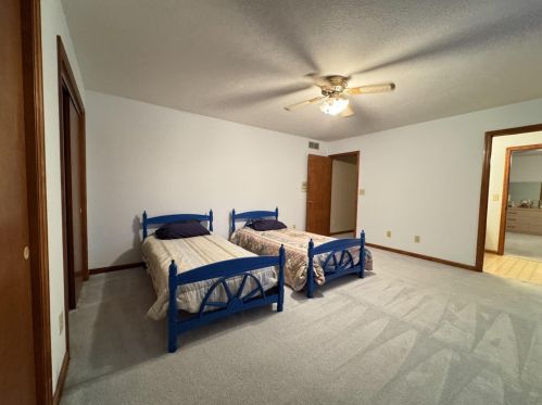 1 Cedar Pt, Newport KY  41076-1743 exterior