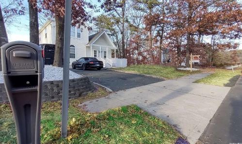 125 Middle Country Rd, Panamoka, NY 11961-2808
