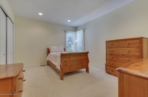 168 La Quinta Ct, Holmdel Village NJ  07733-2536 exterior