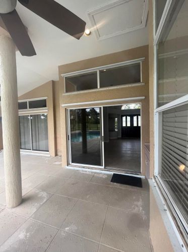 1306 Cottonwood Cv, Fort Pierce FL  34986-2002 exterior