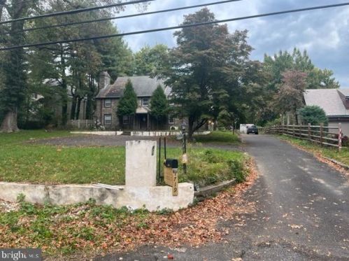 1719 Ashbourne Rd, Melrose Park, PA 19027-2535