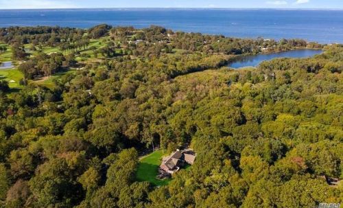 4 Brookfield Rd, Northport, NY 11768-1403
