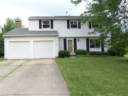 2861 Wexford Blvd, Cuyahoga Falls, OH 44224-2864