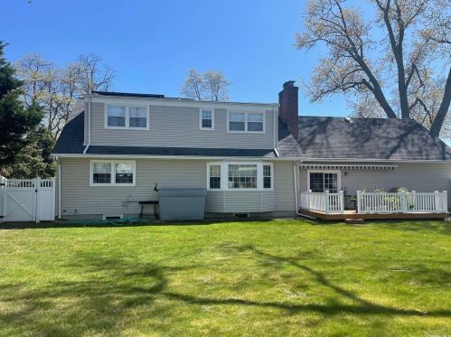 45 Alexander St, Babylon, NY 11702-1101