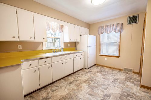 3828 20th Pl, Milwaukee, WI 53221-1522