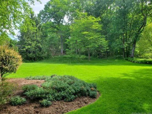 170 Weed St, New Canaan, CT 06840-6115