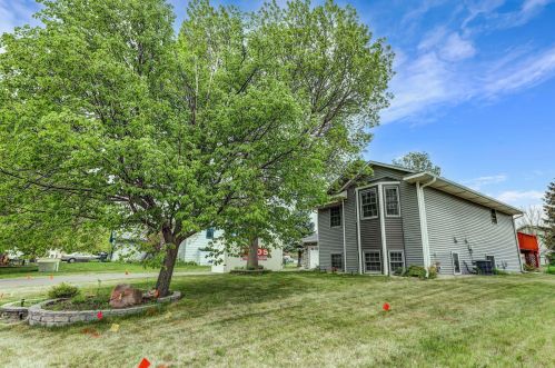 8912 Edgewood Ave, Minneapolis, MN 55445-3212