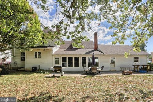 126 Cedar St, Carlisle PA  17013-2201 exterior