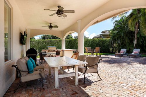 2400 Newbury Ct, West Palm Beach FL  33414-7736 exterior