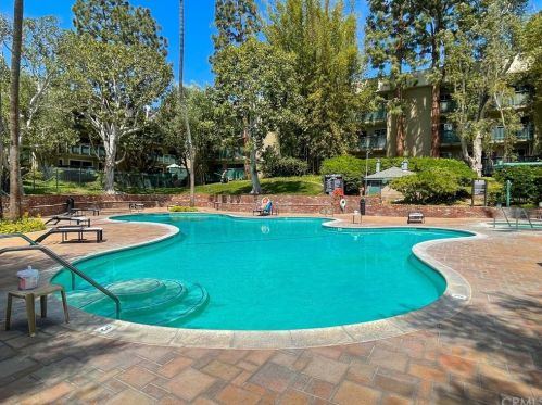 448 Bellflower Blvd, Long Beach CA 90814-2058 exterior