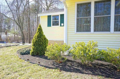 425 Main St, Danville, NH 03819-3135