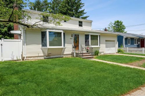 769 Densfield Rd, Babylon, NY 11704-7109