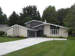 6482 Woodbury Dr, Cleveland, OH 44139-3253