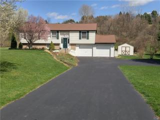 4241 Carolyn Dr, Slatington PA  18080-3124 exterior