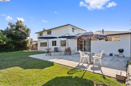 7793 Peppertree Rd, Pleasanton CA  94568-1348 exterior