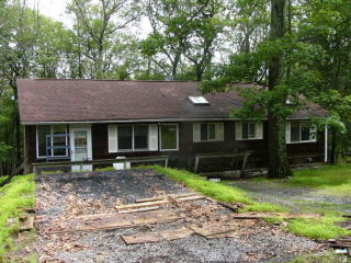 165 Mockingbird Ct, Bushkill, PA 18324-8330