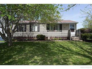 6945 Northview Dr, Pendleton, NY 14094-5332