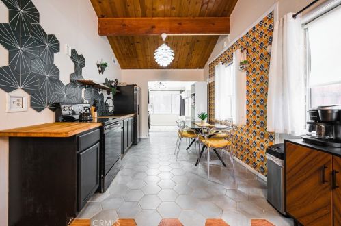 328 Sherwood Blvd, Big Bear City CA  92314 exterior