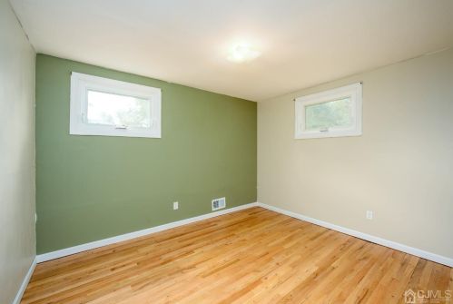 32 Meadow Rd, East Brunswick NJ  08816-4333 exterior