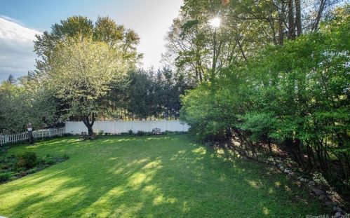 16 North St, Ridgefield, CT 06877-3814