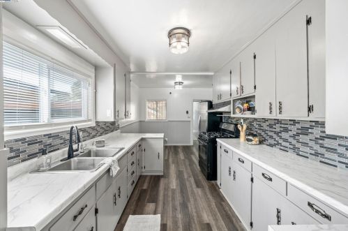 6035 Holway St, Oakland CA  94621-4137 exterior