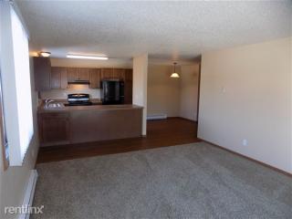 1898 30th Ave, Grand Forks ND  58201-8907 exterior