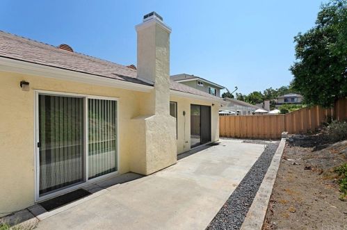 911 Concord Ct, Vista CA  92081-8925 exterior
