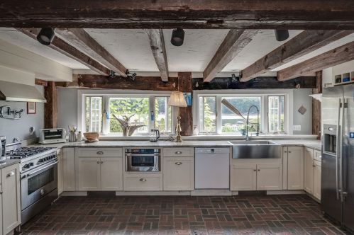 672 Washington St, Gloucester MA 01930-1335 exterior