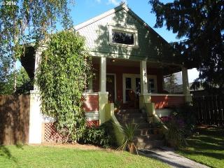 1215 V St, Vancouver, WA 98661-4141