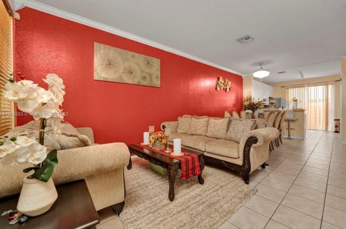 7970 20th St, Hollywood FL  33024-3667 exterior