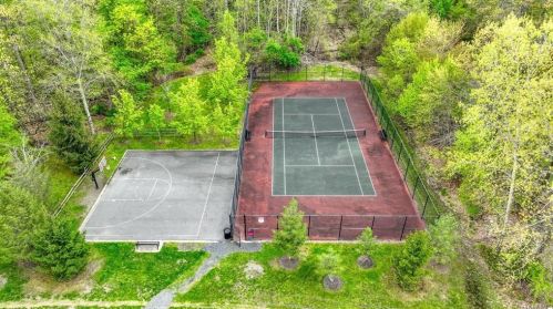 48 Avoncroft Ln, Middletown NY  10940-5086 exterior