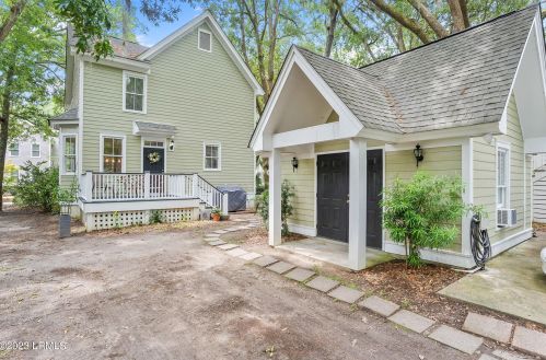 121 Bartram Dr, Beaufort SC  29902-5700 exterior