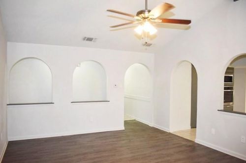 716 Ann Lois Ln, Burleson TX  76028-3713 exterior