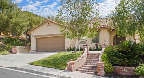 28332 Falcon Crest Dr, Santa Clarita, CA 91351-5015