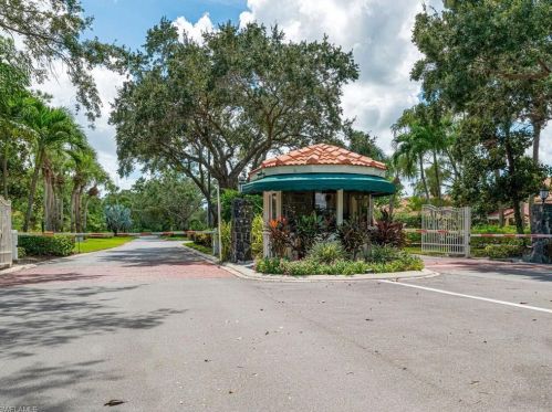 2300 Hidden Lake Dr, Naples, FL 34112-2764