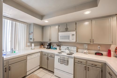 4 Tortosa Dr, Rancho Mirage CA  92270-4751 exterior