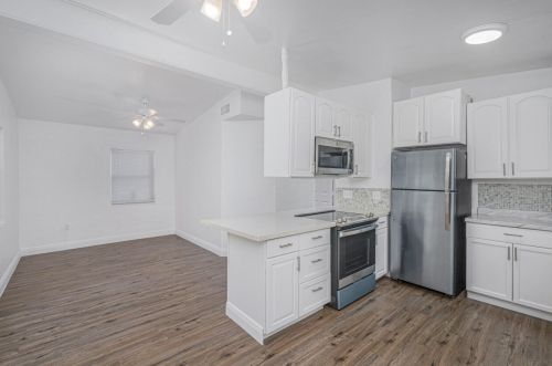 208 Southern Ave, Fort Pierce FL  34950-5433 exterior