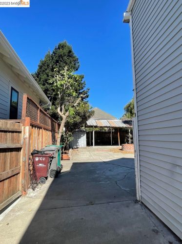 840 58th St, Oakland CA  94608-1404 exterior