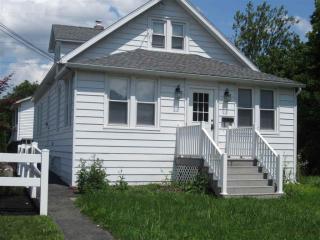 7 Grant St, Bethlehem, NY 12054-1509
