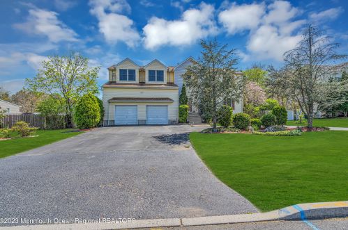 1013 Woodlane Rd, Jackson Twp NJ  08527-1555 exterior