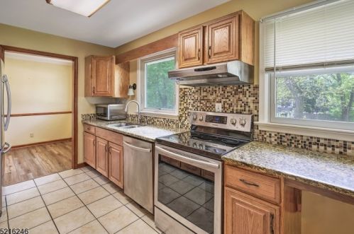 18 Sunnybrook Rd, Bernardsville NJ  07924-2713 exterior