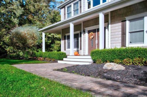 111 Helme Ave, Miller Place, NY 11764-3213