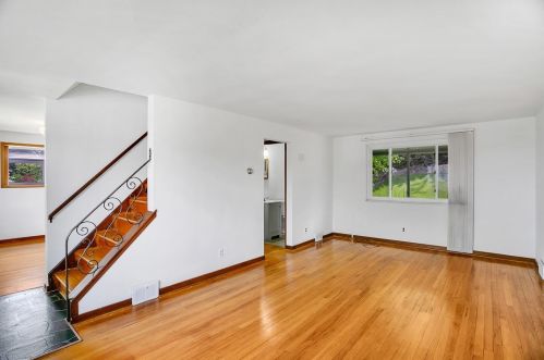 6776 Tunnelview Dr, Pittsburgh, PA 15235-2237