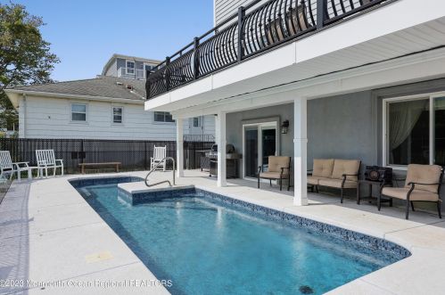 8 Benton Ave, Leonardo NJ  07737-1403 exterior