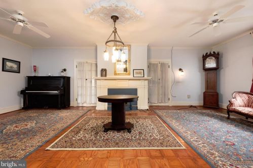 39 Parsonage St, North Newton, PA 17241-1313