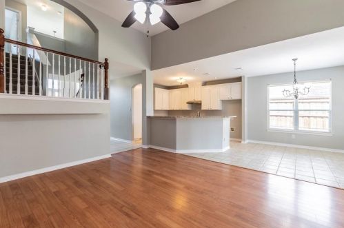 1405 Glen Hollow Ln, Lewisville TX  75028-3870 exterior