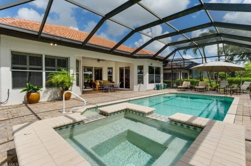 7668 Sussex Ct, Naples, FL 34113-3174