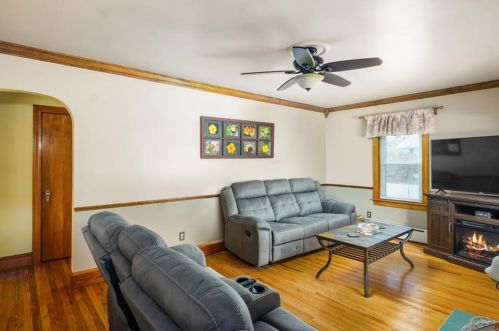 76 Puritan Ave, Coventry RI 02816-8151 exterior