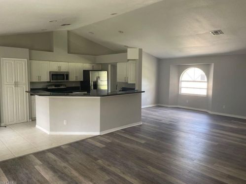 2520 68th Ave, Naples, FL 34120-6451